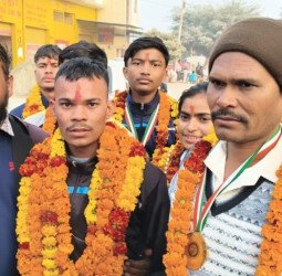 कादरचौक के ओमेंद्र ने हरिद्वार में आयोजित ऊंची कूद प्रतियोगिता में पाया पहला स्थान