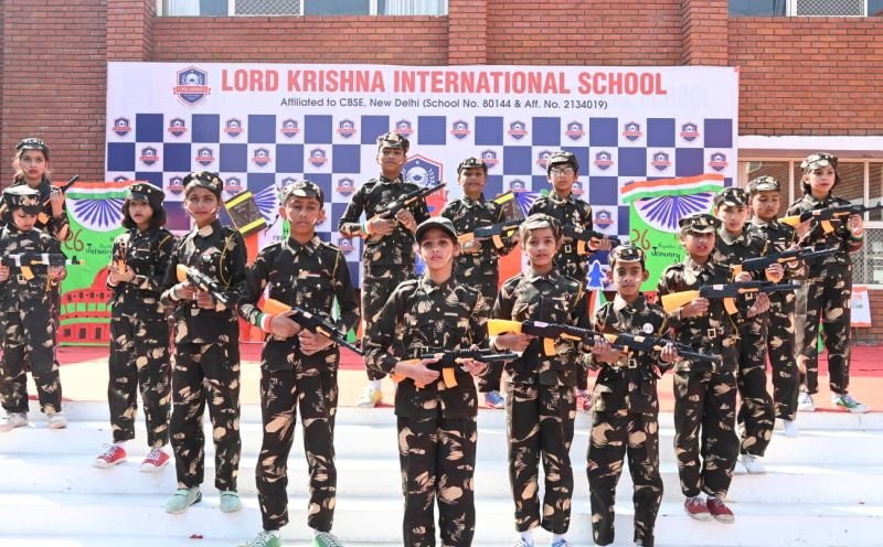 लॉर्ड कृष्णा इंटरनेशनल स्कूल में देश के वीर सपूतों को किया नमन, हर्षाेल्लास के साथ मनाया गया गणतंत्र दिवस