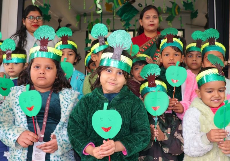 हरियाली के रंग में रंगा नजर आया मदर एथीना स्कूल, मनाया गया ग्रीन डे