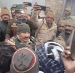 प्रभातफेरी पर खाकी का 'कोप'...धक्कामुक्की से शुरू हुआ हंगामा, फिर जमकर हुआ बवाल