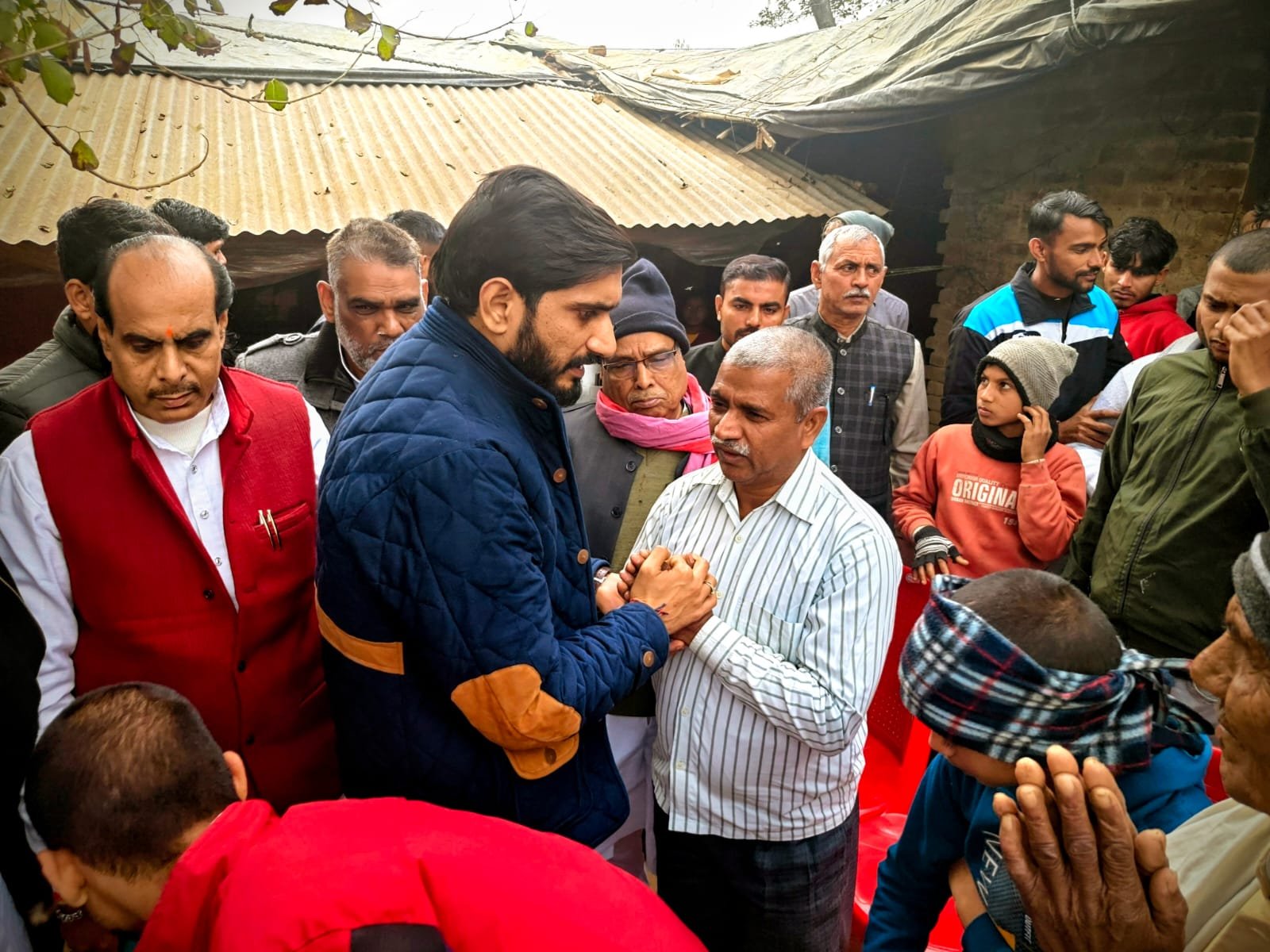 जनता की समस्याएं सुनीं, शोकाकुल परिवारों के पास जाकर संवेदना व्यक्त की सांसद आदित्य यादव ने