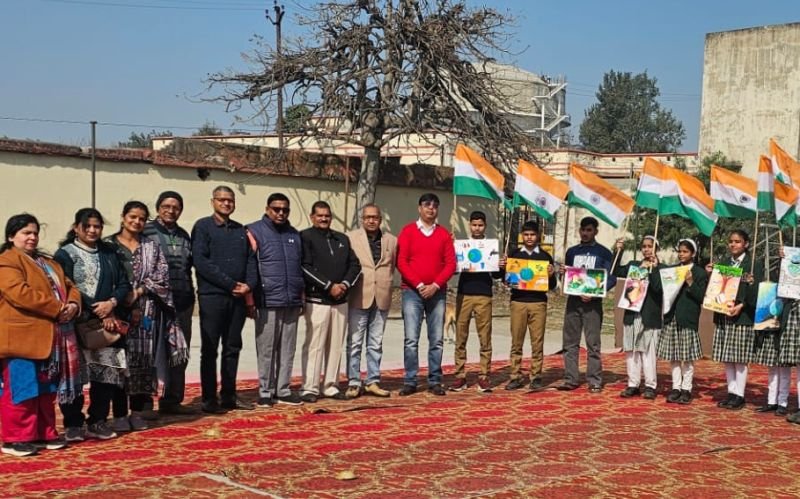 पोस्टर प्रतियोगिता के जूनियर वर्ग में इकरा सैफी तथा सीनियर वर्ग में अजय ने बाजी मारी