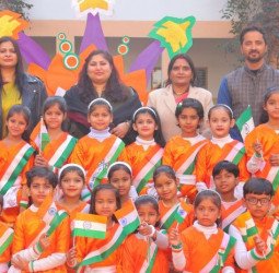 मदर एथीना के विद्यार्थियों ने 77वें गणतंत्र दिवस के अवसर पर स्कूल में मनाया जश्न