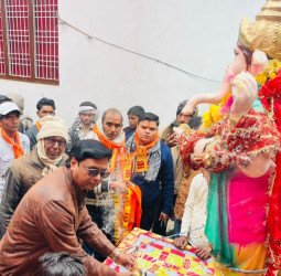 फैजगंज बेहटा में प्रभात फेरी का समापन, झांकियां रहीं आकर्षण का केंद्र