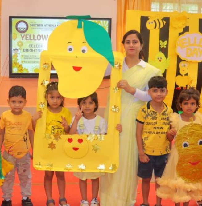 मदर एथीना स्कूल में राष्ट्रीय आम दिवस के अवसर पर मनाया यलो डे