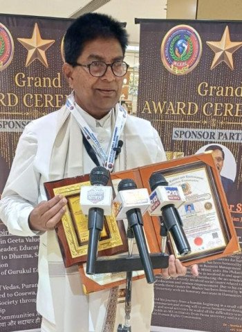 बदायूं के राधेलाल बौद्ध को मिला भारत गौरव रत्न सम्मान