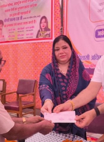पूर्व मंत्री आबिद रज़ा और पालिकाध्यक्ष फात्मा रज़ा ने पालिका  कर्मचारियों को किया 4.40 करोड़ का भुगतान