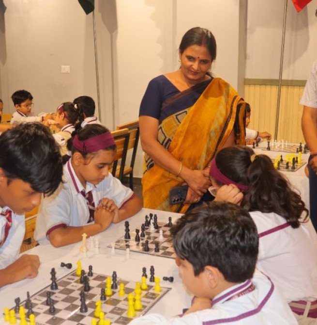 मदर एथीना स्कूल में अंतरराष्ट्रीय शतरंज दिवस पर विद्यार्थियों ने दिखाए दांव-पेंच