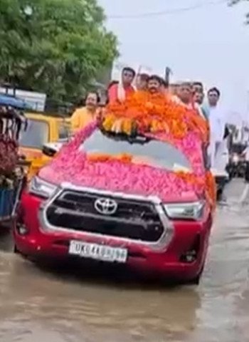 नियम टूटा, परीक्षा छूटी...बदायूं में 'विकास की गंगा' से होकर निकले भाजपा के ये नेताजी