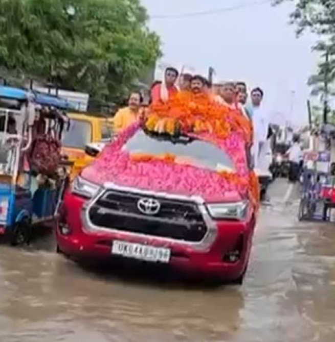 नियम टूटा, परीक्षा छूटी...बदायूं में 'विकास की गंगा' से होकर निकले भाजपा के ये नेताजी