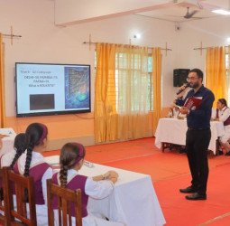 मदर एथीना स्कूल में अयोजित सामान्य ज्ञान प्रतियोगिता में विद्यार्थियों ने दिखाया ज्ञान का दम