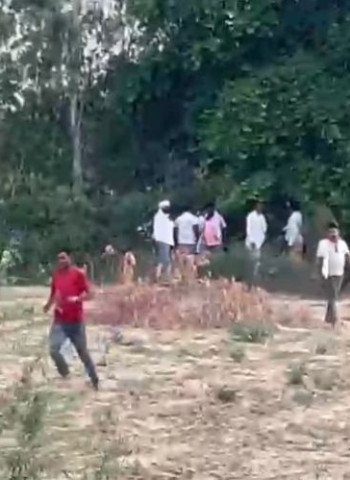 खेतों में चल रही थीं जुए की फड़, लाखों के लग रहे थे दांव...पुलिस ने छापा मारकर 10 पकड़े