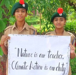 मदर एथीना स्कूल में बच्चों ने समझा पेड़ों का महत्व, कई पौधों का किया रोपण
