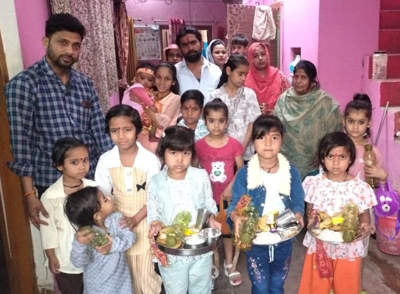 कई जगह हुए कन्या भोज, देवी स्वरूप मानकर की पूजा, उपहार देकर किया विदा