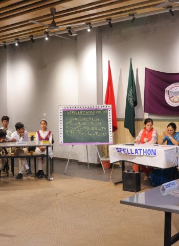 मदर एथीना स्कूल में ‘स्पेलथॉन’ प्रतियोगिता का आयोजन