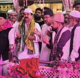 छोटे सरकार के उर्स के मौके पर पूर्व मंत्री आबिद रज़ा ने की चादरपोशी