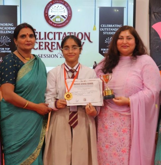 मदर एथीना स्कूल: परीक्षाफल देखकर खिल उठे चेहरे, मेधावियों को मिला सम्मान तो जमकर बजीं तालियां