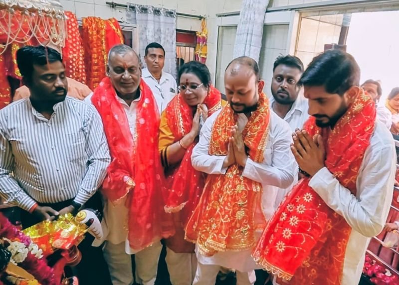 नवरात्र पर धार्मिक अनुष्ठानों में पहुंचे सांसद आदित्य यादव, जनता से भी किया संवाद