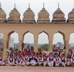 मदर एथीना स्कूल के विद्यार्थियों ने देखा लखनऊ का इमामबाड़ा