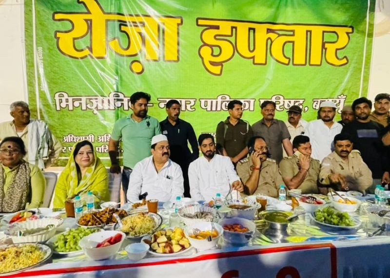 कौमी एकता की दिखी मिसाल, बड़े सरकार की दरगाह पर नगर पालिका का रोज़ा इफ्तार