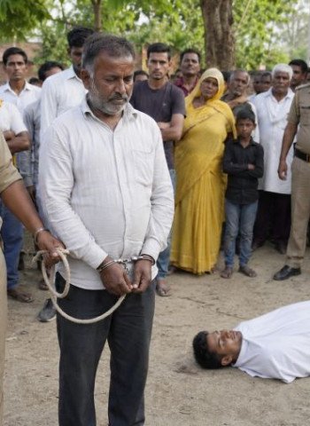 जवान बेटे की लाश पड़ी थी सामने, हथकड़ियों में जकड़ा खड़ा पिता बहा रहा था आंसू...आखिर क्या हुआ ऐसा
