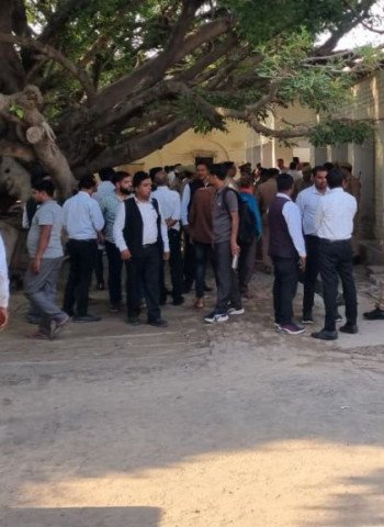 कोर्ट परिसर में संदिग्ध परिस्थितियों में कर्मचारी की मौत, आत्महत्या की आशंका