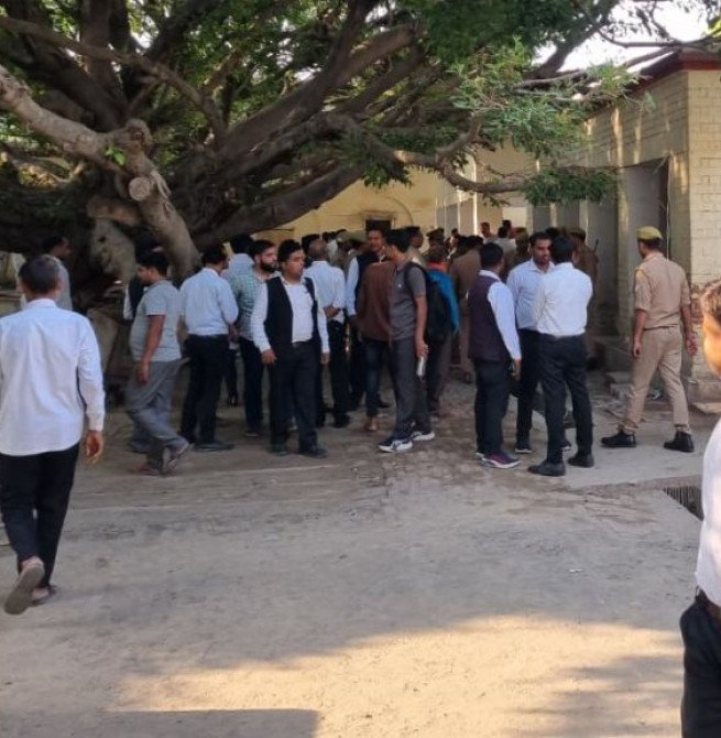 कोर्ट परिसर में संदिग्ध परिस्थितियों में कर्मचारी की मौत, आत्महत्या की आशंका