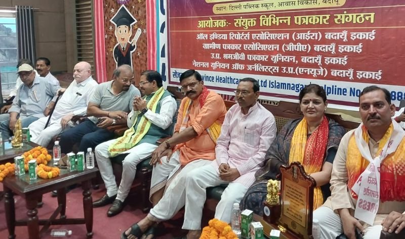समाज को नई दिशा दिखाने में महत्वपूर्ण भूमिका निभाते हैं पत्रकारः बीएल वर्मा