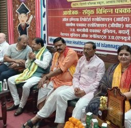 समाज को नई दिशा दिखाने में महत्वपूर्ण भूमिका निभाते हैं पत्रकारः बीएल वर्मा
