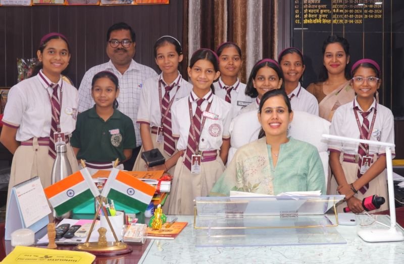 मदर एथीना स्कूल के बच्चों ने सीखे पत्रकारिता के गुर, सीडीओ का लिया साक्षात्कार