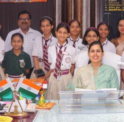 मदर एथीना स्कूल के बच्चों ने सीखे पत्रकारिता के गुर, सीडीओ का लिया साक्षात्कार