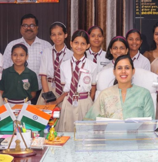 मदर एथीना स्कूल के बच्चों ने सीखे पत्रकारिता के गुर, सीडीओ का लिया साक्षात्कार