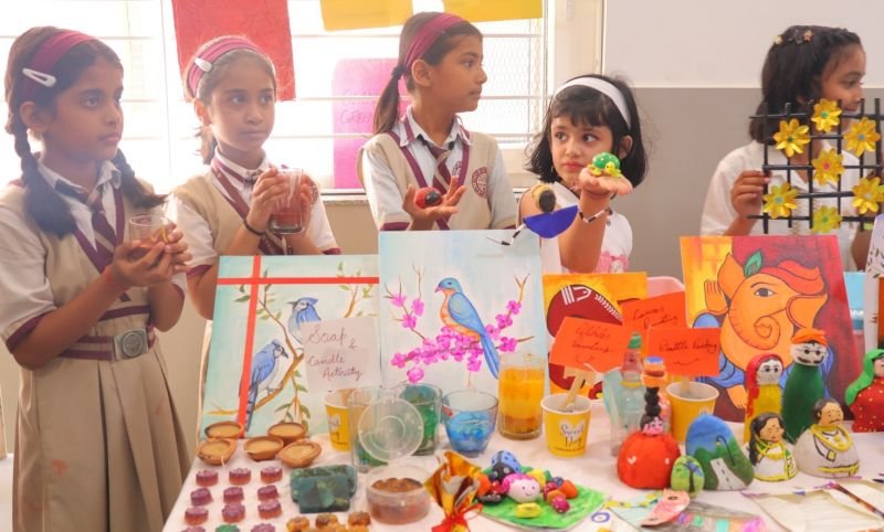 आत्मरक्षा के गुर सीखे तो कुकिंग में भी आजमाया हाथ, समर कैंप में दिखा बच्चों का हुनर
