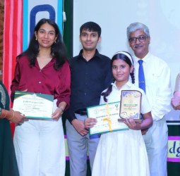 दिल्ली पब्लिक स्कूल में मेधावियों का सम्मान, सभी ने किया उत्साहवर्धन