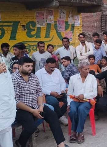 शेखूपुर विधानसभा में पूर्व मंत्री आबिद रज़ा ने किया पीडीए का प्रचार