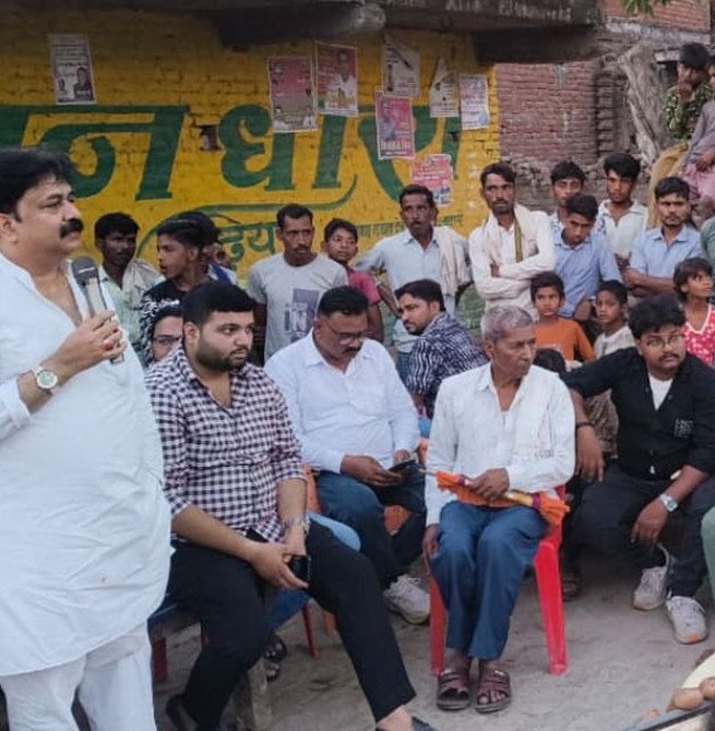 शेखूपुर विधानसभा में पूर्व मंत्री आबिद रज़ा ने किया पीडीए का प्रचार