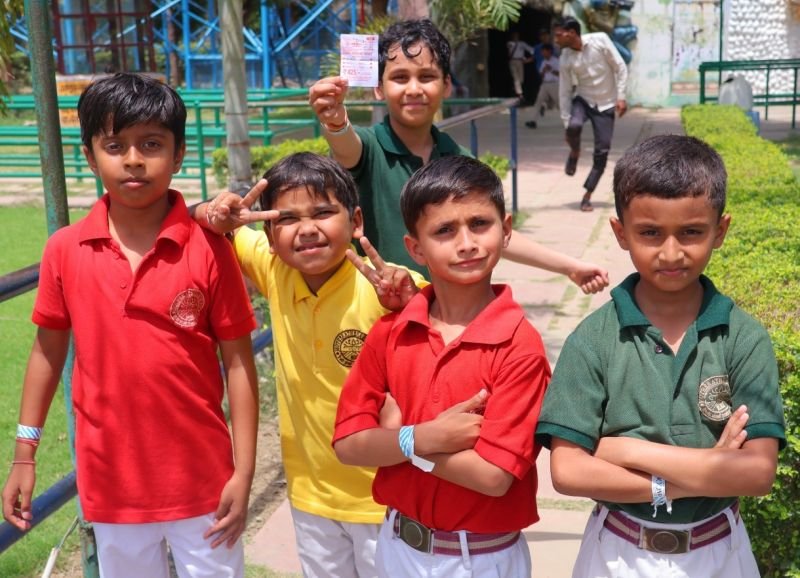 मदर एथीना स्कूल के बच्चों ने ‘फनसिटी’ में जमकर की मस्ती, वाटर राइड्स का लिया आनंद