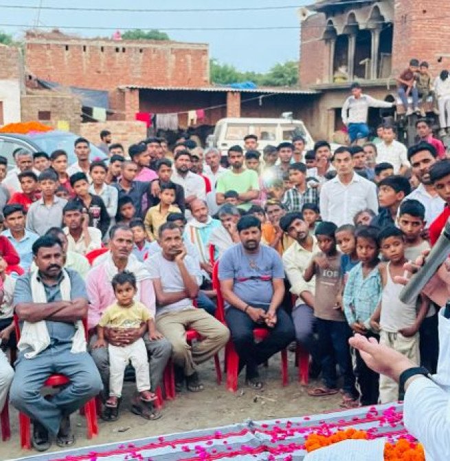 छुट्टा पशुओं से ग्रामीण परेशान, पूर्व मंत्री आबिद रजा ने पलिया गांव में की गोशाला बनवाने की घोषणा