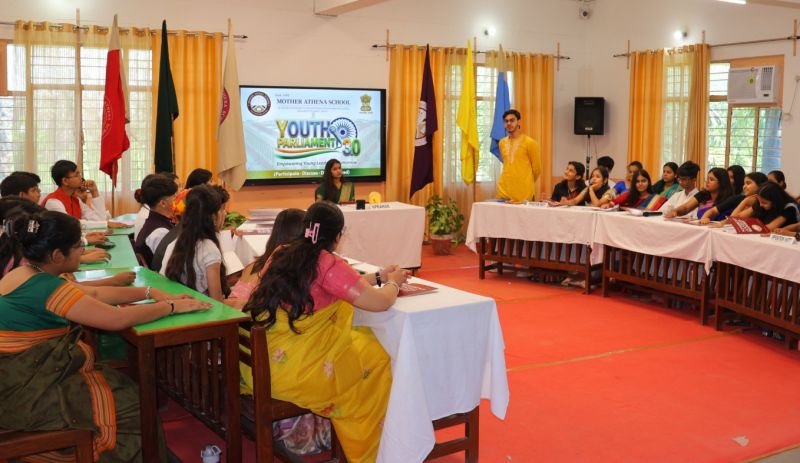 मदर एथीना स्कूल में ‘युवा संसद’ का आयोजन, सत्ता और विपक्ष ने दिए अपने-अपने तर्क