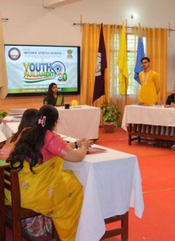 मदर एथीना स्कूल में ‘युवा संसद’ का आयोजन, सत्ता और विपक्ष ने दिए अपने-अपने तर्क
