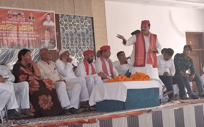 अभी तो पाला भी नहीं बदला बदायूं के इस विधायक ने...फिर भी होने लगा विरोध