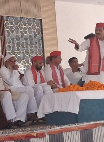 अभी तो पाला भी नहीं बदला बदायूं के इस विधायक ने...फिर भी होने लगा विरोध