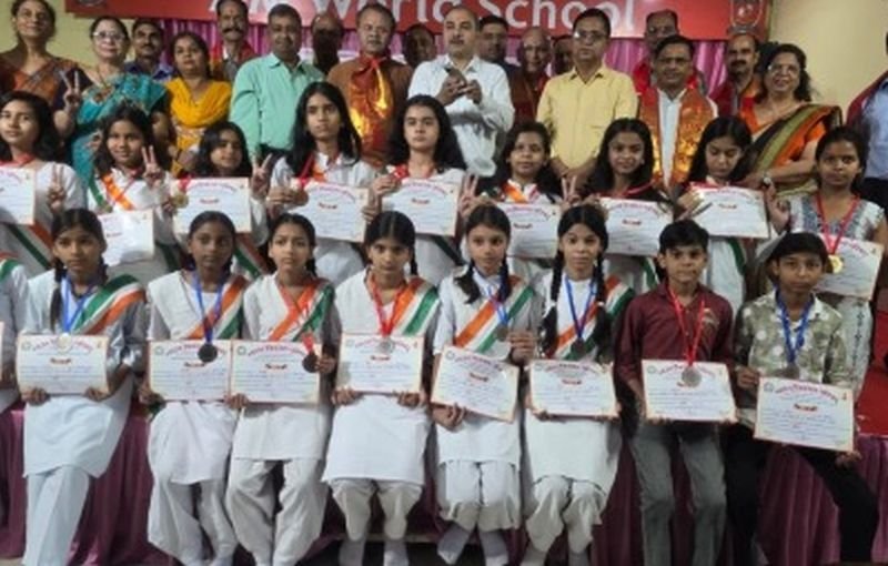 राष्ट्रीय समूहगान प्रतियोगिता में एएम वर्ल्ड स्कूल ने बिखेरा जलवा, पाया पहला स्थान