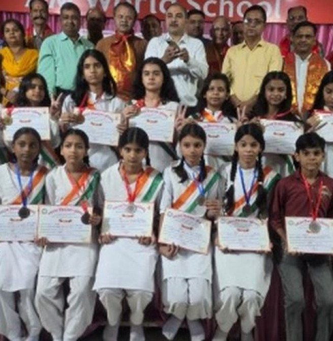 राष्ट्रीय समूहगान प्रतियोगिता में एएम वर्ल्ड स्कूल ने बिखेरा जलवा, पाया पहला स्थान