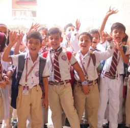 मदर एथीना स्कूल के विद्यार्थियों ने किया रोजा का शैक्षिक भ्रमण