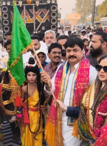 शहर में निकली वाल्मीकि शोभायात्रा, पूर्व मंत्री आबिद रजा और पालिकाध्यक्ष फात्मा रजा ने हरी झंडी दिखाकर किया रवाना