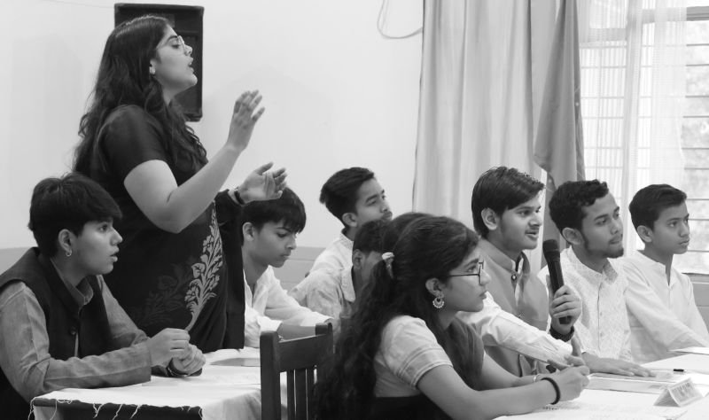 शिक्षा एवं परीक्षा प्रणाली विषय पर छात्र-छात्राओं ने रखे विचार, किया विचार विमर्श