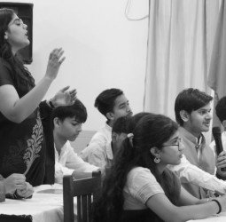 शिक्षा एवं परीक्षा प्रणाली विषय पर छात्र-छात्राओं ने रखे विचार, किया विचार विमर्श