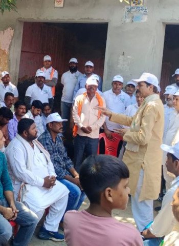 जनता की सेवा में लगी है प्रदेश और केंद्र की सरकारः राजेश यादव