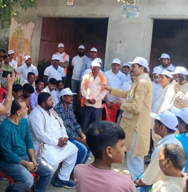 जनता की सेवा में लगी है प्रदेश और केंद्र की सरकारः राजेश यादव